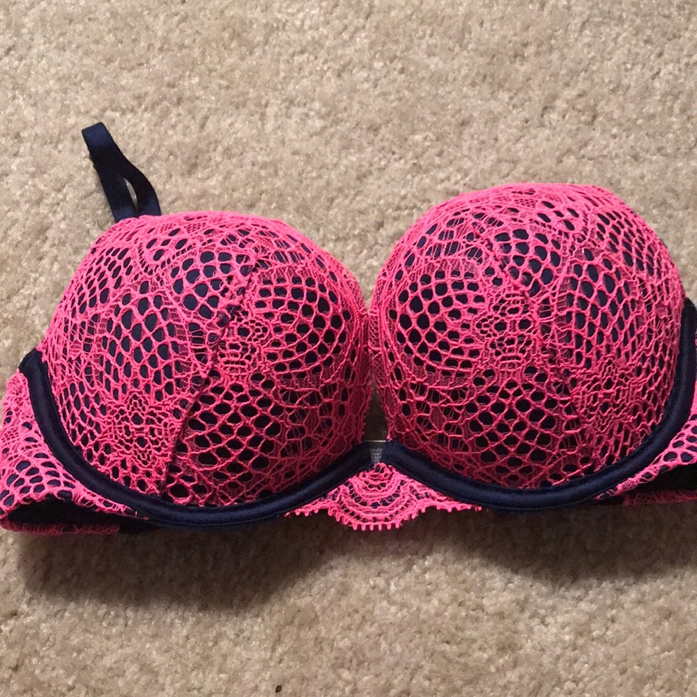 NWOT VS BOMBSHELL DOUBLE PUSH-UP